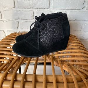 Toms‎ Black Suede Wedge Lace Bootie 6.5